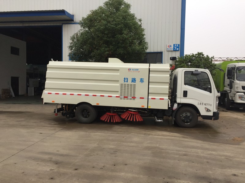 江鈴掃路車圖片