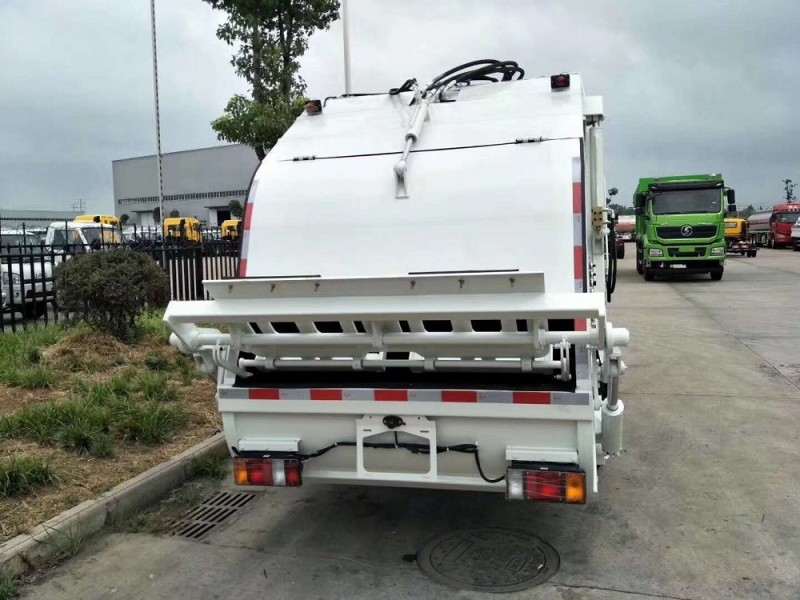五十鈴4-6方壓縮垃圾車