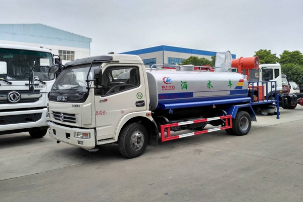 東風大多利卡霧炮車(8噸、30-40米噴霧機) 東風大多利卡霧炮車(8噸、30-40米噴霧機)圖片