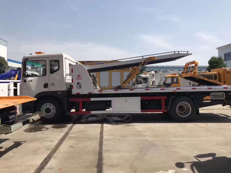 東風(fēng)D9一拖三清障車