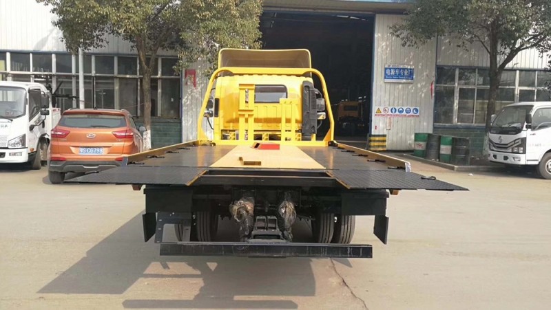 東風多利卡藍牌一拖二清障車