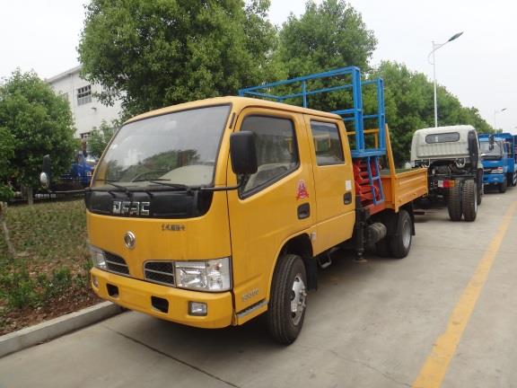 東風(fēng)雙排座8-10米平臺(tái)升降高空作業(yè)車 東風(fēng)雙排座8-10米平臺(tái)升降高空作業(yè)車圖片