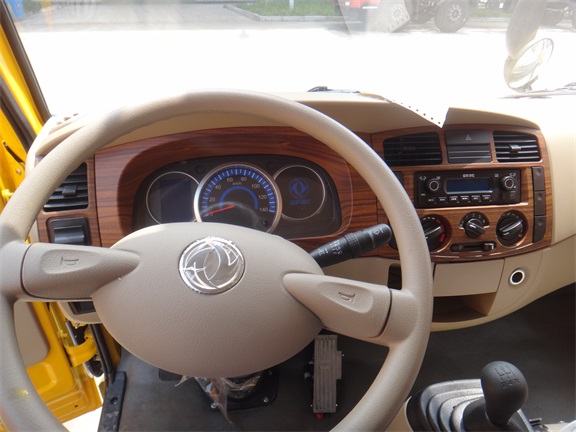 東風(fēng)雙排座8-10米平臺(tái)升降高空作業(yè)車圖片