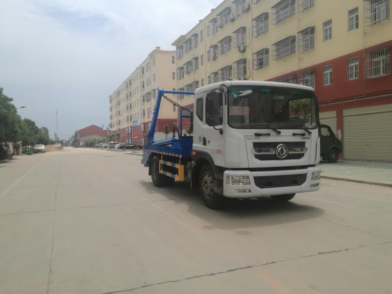 東風D9擺臂式垃圾車
